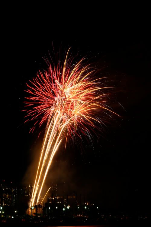 IMAGE: http://i215.photobucket.com/albums/cc115/pcychobillyhawaii/friday%20night%202/IMG_4591.jpg