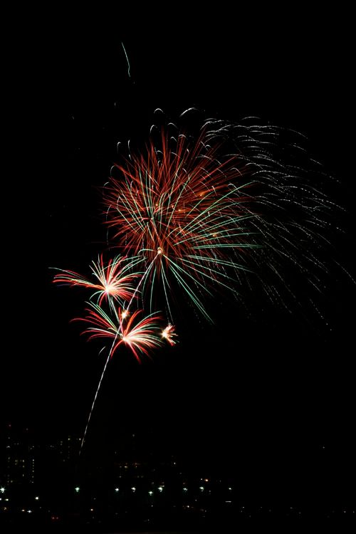 IMAGE: http://i215.photobucket.com/albums/cc115/pcychobillyhawaii/friday%20night%202/IMG_4593.jpg