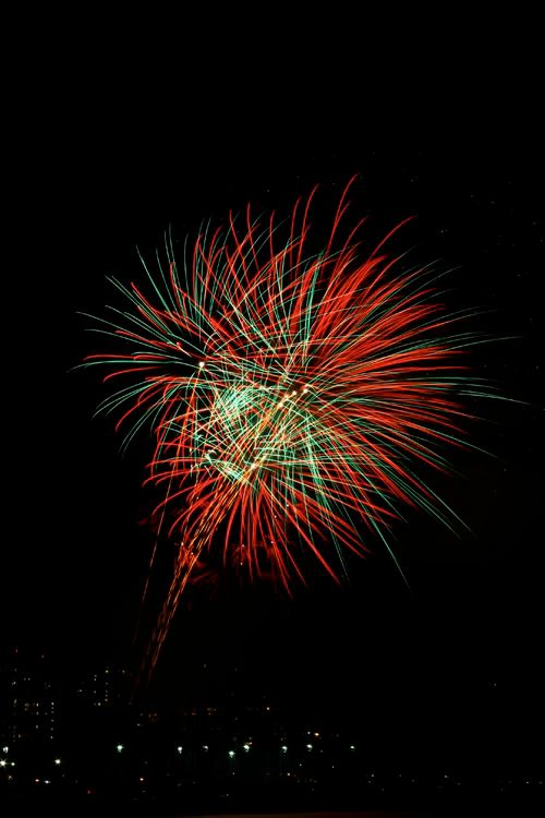 IMAGE: http://i215.photobucket.com/albums/cc115/pcychobillyhawaii/friday%20night%202/IMG_4595.jpg