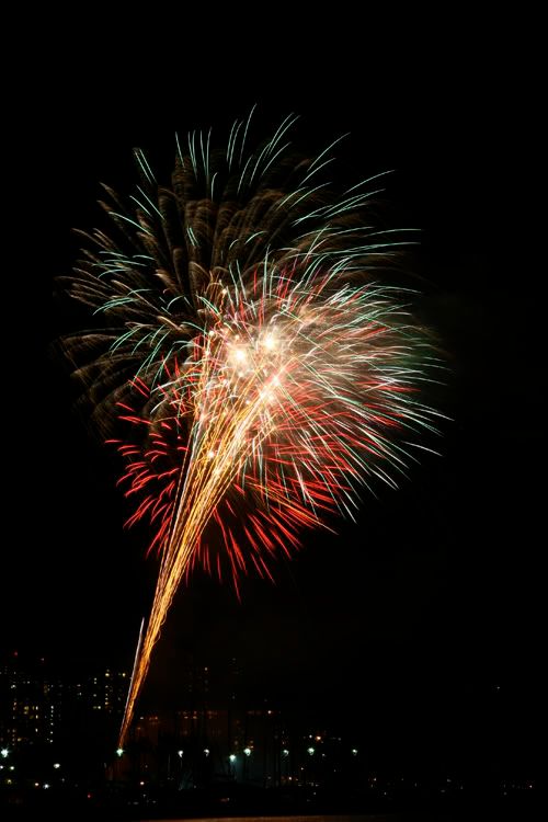 IMAGE: http://i215.photobucket.com/albums/cc115/pcychobillyhawaii/friday%20night%202/IMG_4596.jpg