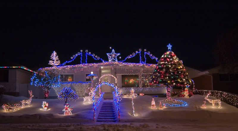 http://i215.photobucket.com/albums/cc13/Mickeymouse07079/Christmas%20Light%20Displays/Christmas_Lights.jpg