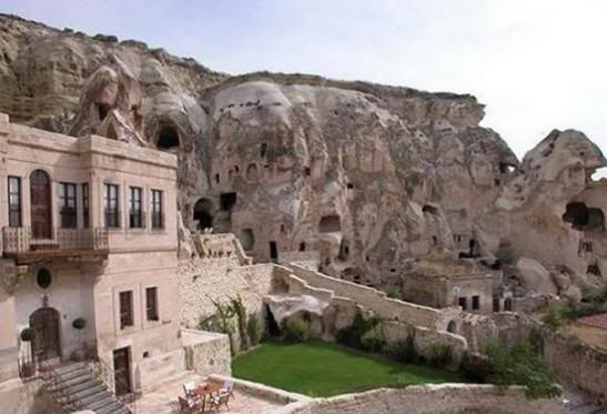 weirdesthotels_cappadocia.jpg