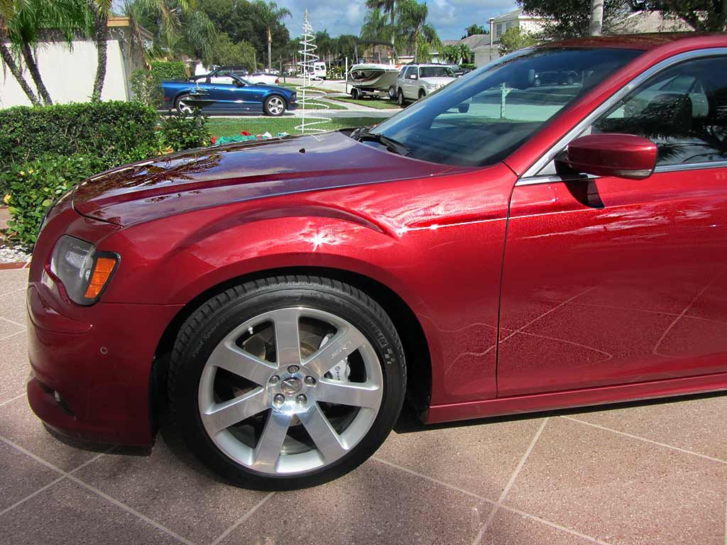 2013-Chrysler-300-SRT8-3.jpg