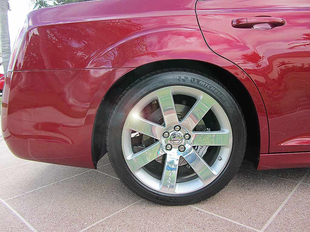 2013-Chrysler-300-SRT8-5.jpg