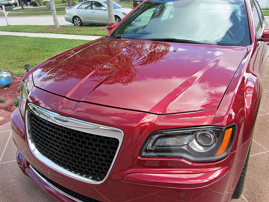 2013-Chrysler-300-SRT8-7.jpg