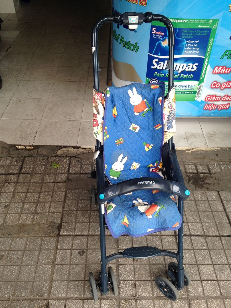 Bán xe đẩy Combi gấp làm 4 rất gọn - 2