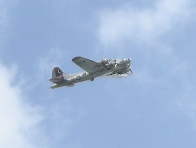 B-17FlyingForttressYankeeLady.jpg