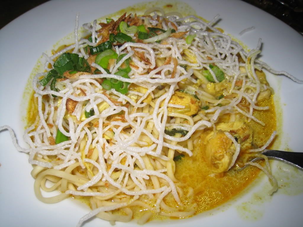 Coconut chicken curry with noodles from Mandalay