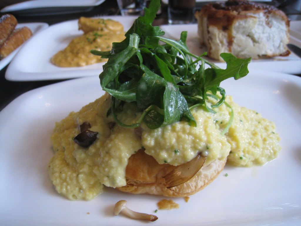 Scrambled eggs with mushrooms and truffle oil
