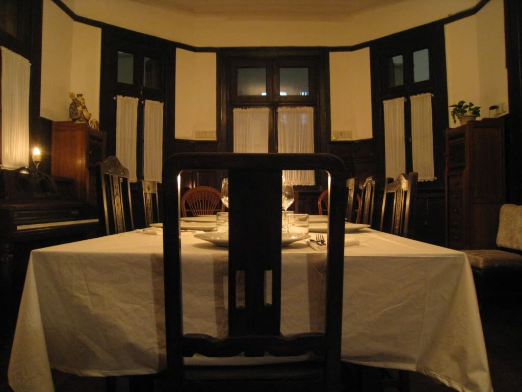 Il Nascondiglio dining table in Shanghai