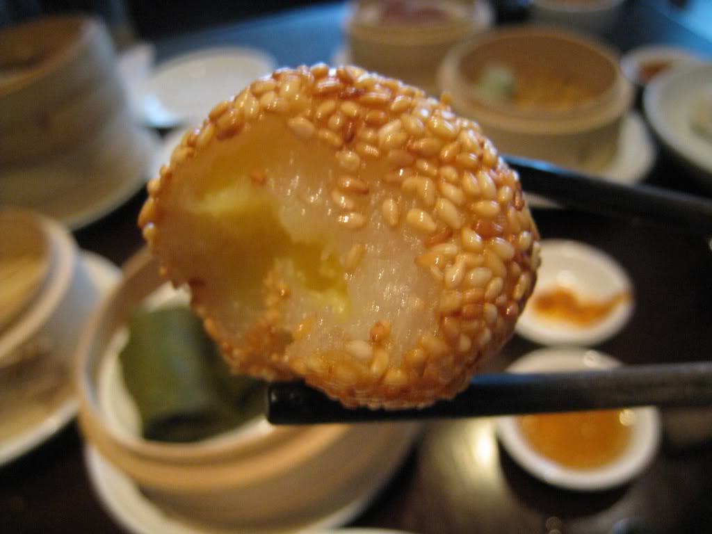 Fried custard glutinous dumpling