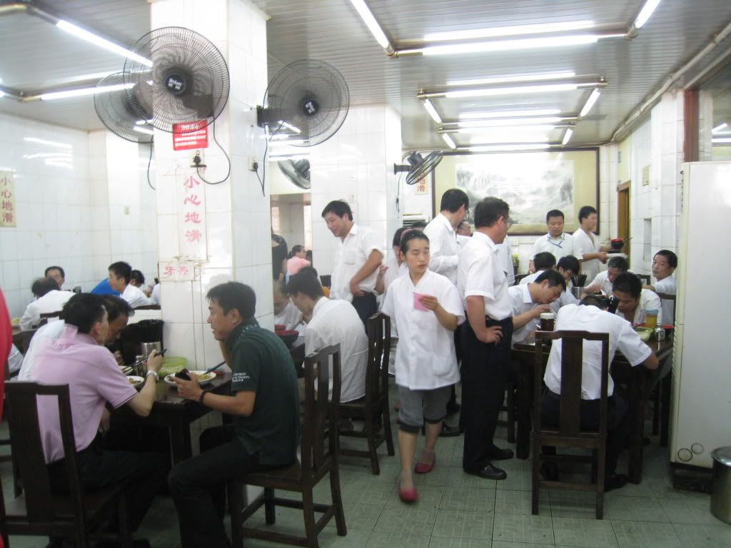 Chun He Mian Guan dining room full of taxi drivers