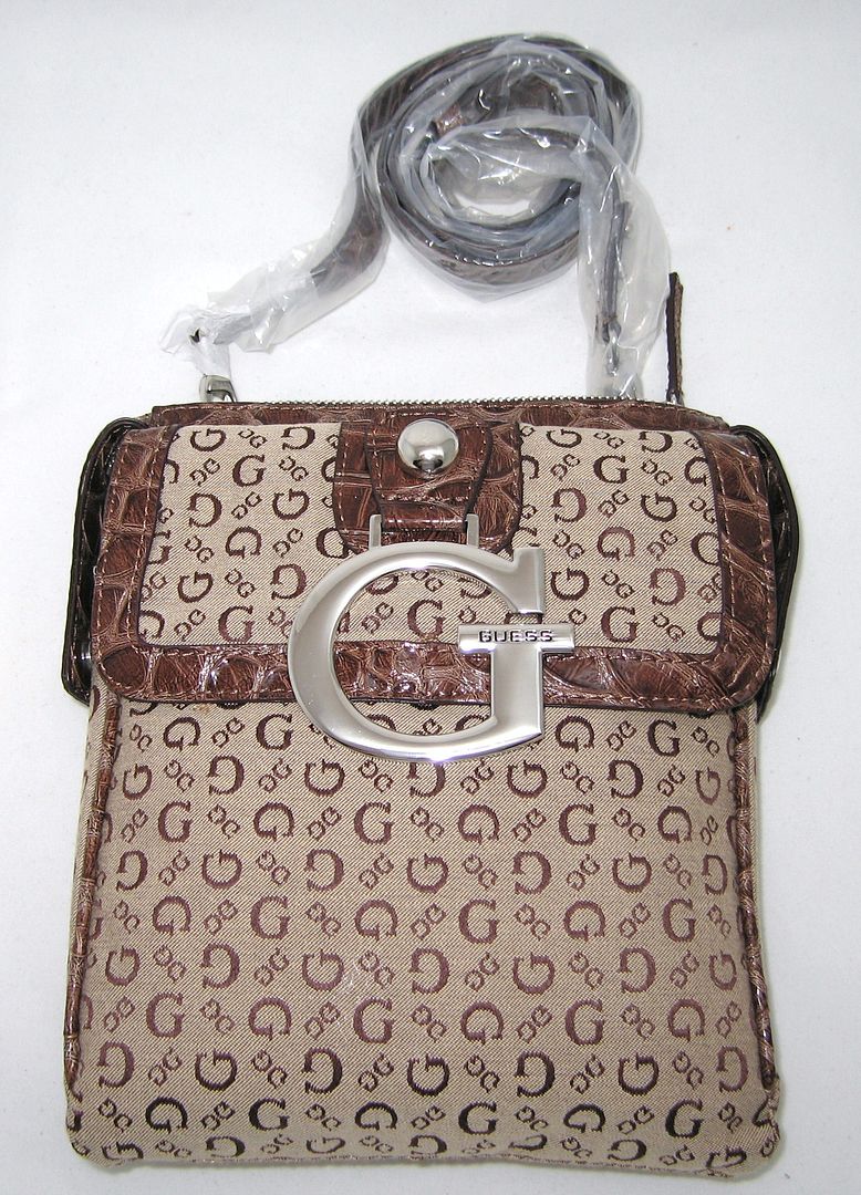 http://i215.photobucket.com/albums/cc186/shoemoda/handbags/guess/Primary/IMG_5769.jpg