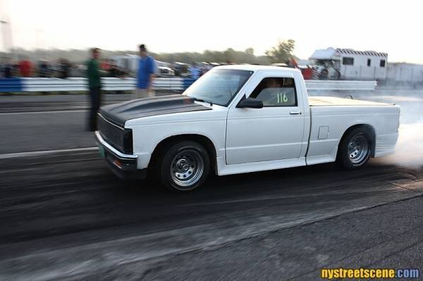 http://i215.photobucket.com/albums/cc214/vt1992s10/DragStrip%20NYIRP/MG_7263.jpg