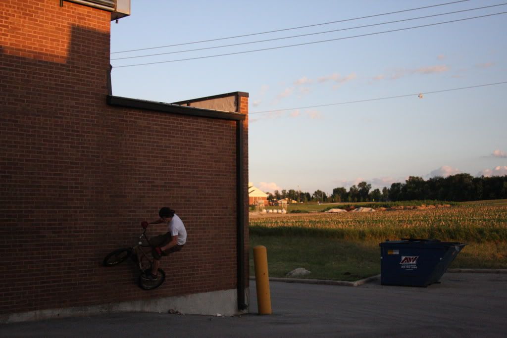 IMAGE: http://i215.photobucket.com/albums/cc241/jpossemato/moreriding009.jpg