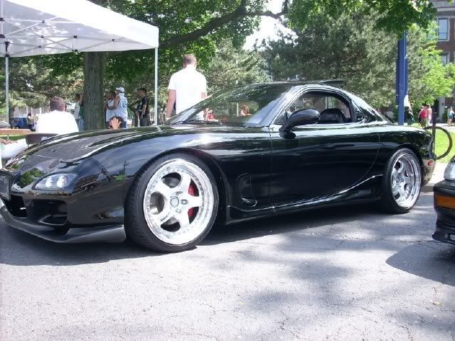 http://i215.photobucket.com/albums/cc33/khoolie/rx7.jpg